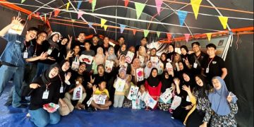 Organisasi Mahasiswa IPEMAHLUTYO bersama anak-anak korban banjir dan longsor di desa Reje Payung, Kec Linge, Aceh Tengah, Foto: Humas IPEMAHLUTYO