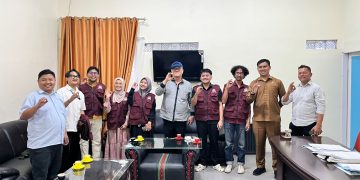 IPEMAHLUTYO bersama Bupati Bener Meriah Ir. Tagore Abubakar, Asisten Pemerintahan, Keistimewaan Aceh, dan Kesra Setdakab Bener Meriah, Khairmansyah, S.IP., M.Sc, serta Tenaga Ahli Bupati, dr. Jawahir Syahputra, MKM. Foto: Doc IPEMAHLUTYO