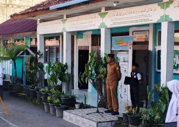 ​Kepala Dinas Syariat Islam Bener Meriah, Taslim, S.Ag., M.Sos saat  sosialisasi di SMPN 1 Wih Pesam, foto: Dinsyar BM