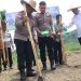 Kapolres Bener Meriah, AKBP Aris Cai Dwi Susanto, S.I.K., M.I.K, Wabup Ir. H. Armia, unsur Forkopimda, pejabat utama Polres, dan pemerintah kecamatan Syiah Utama. saat menanam jagung kuartal II di Syiah Utama, Foto: Humas Polres BM