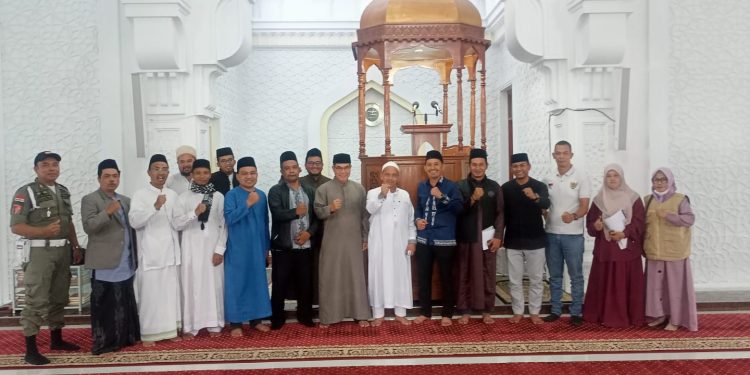 Rapat finalisasi penyembelihan hewan qurban di Mesjid Agung Babussalam. Foto: Gemapers