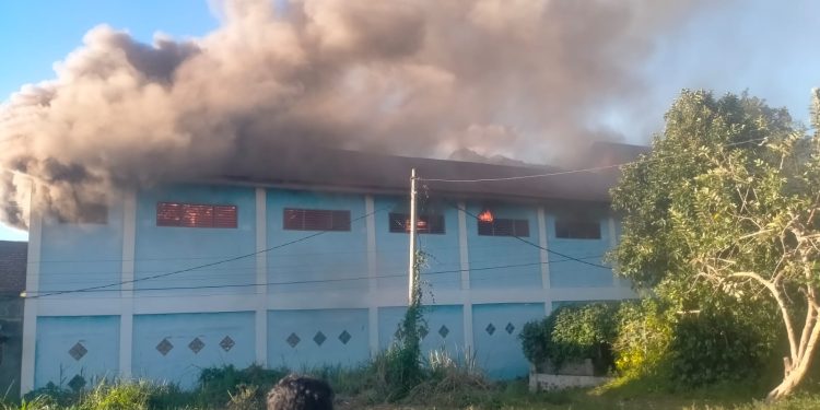 Kebakaran Aula Pesantren Ahlussunnah Waljamaah. Foto : Humas Polres BM