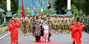 Upacara penyambutan Prajurit Satgas UNIFIL Yonif 114/Satria Musara setelah menyelesaikan misi perdamaian PBB di Lebanon, di lapangan Batalyon. Foto: Prokopimn Bm