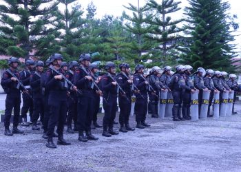 Pasukan gabungan Polres Bener Meriah dan Sat Brimob Polda Aceh dalam barisan apel di Lap Polres Bener Meriah . Foto : Humas Polres