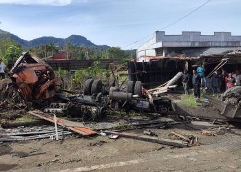 Kondisi truk bermuatan semen yang hancur total setelah mengalami kecelakaan maut di jalan Takengon- Bireun, Desa Ronga-ronga Kec. Timang Gajah, Kamis 11/6/2026. Foto: Humas Polres BM