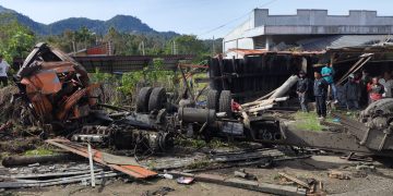 Kondisi truk bermuatan semen yang hancur total setelah mengalami kecelakaan maut di jalan Takengon- Bireun, Desa Ronga-ronga Kec. Timang Gajah, Kamis 11/6/2026. Foto: Humas Polres BM