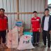PMI Kabupaten Bener Meriah saat menyalurkan bantuan kepada korban kebakaran  di Desa Seni Antara, Kec Permata. Foto: Doc PMI BM