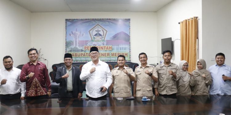 Koordinator BGN Wilayah Bener Meriah saat audiensi bersama Bupati Tagore Abubakar di aula pendopo. Foto : Ist