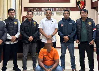Pelaku pemabacokan IRT saat di amankan Satreskrim Polres Bener Meriah. Foto : Humas Polres Bener Meriah