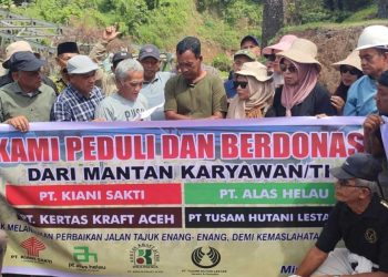 Para eks karyawan PT Alas Helau, PT. Kiani Saktu, PT. Tusam Hutani Lestari dan PT. Kertas Kraf Aceh saat berada di Enang-Enang. Foto : Ist