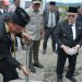 Bupati Tagore dan Ketua DPRK Bener Meriah Mhd. Saleh saat meletakan batu pertama pembangunan HUNTAP di Pante Raya. Foto: Prokopim BM