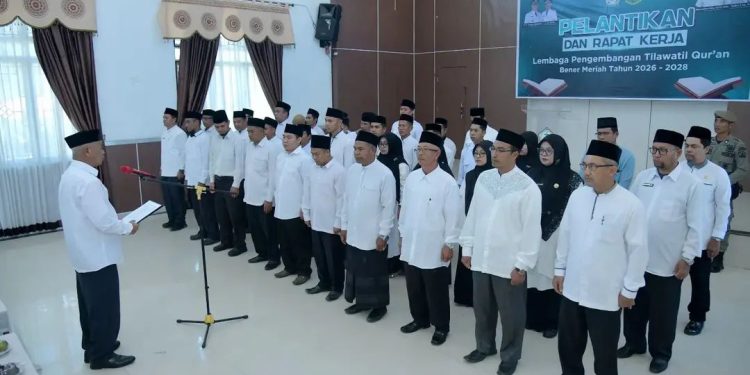 Pengambilan sumpah Anggota harian pengurus LPTQ Kabupaten Bener Meriah oleh Wabup Ir. Armia di Aula Setdakab. Foto: Prokopim BM