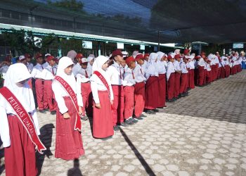 Upacara Peringatan Hari Anak Nasional (HAN) ke-42 di SD Negeri Kute Kering, Kec. Bukit. Foto :  Edi Sahputra/PFI ACEH