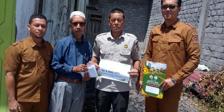 Penyerahan Bantuan Baitul Mal Bener Meriah kepada korban Kebakaran. Foto: Humas Baitul Mal BM