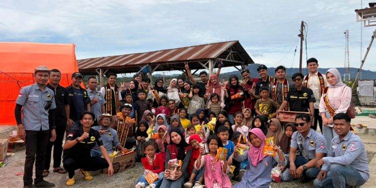 KilITOGA saat meyalurkan bantuan korban kebakaran di Jagong Jeget Aceh Tengah. Foto: Kitoga